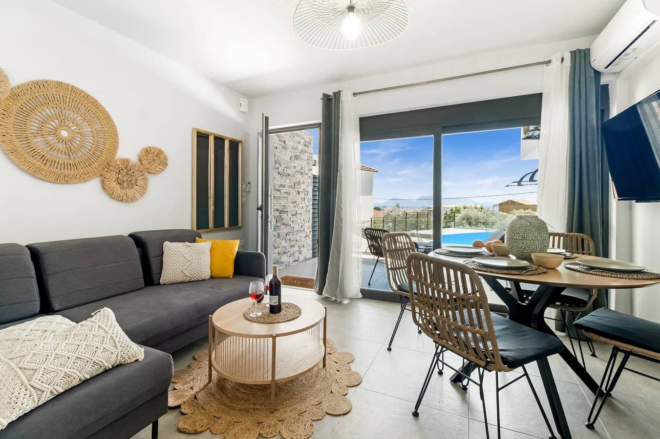 Foto 3 von 27: Einzimmerapartment 'Oceanida Terpsis Lyxury Suite' mit Meerblick, WLAN und Klimaanlage