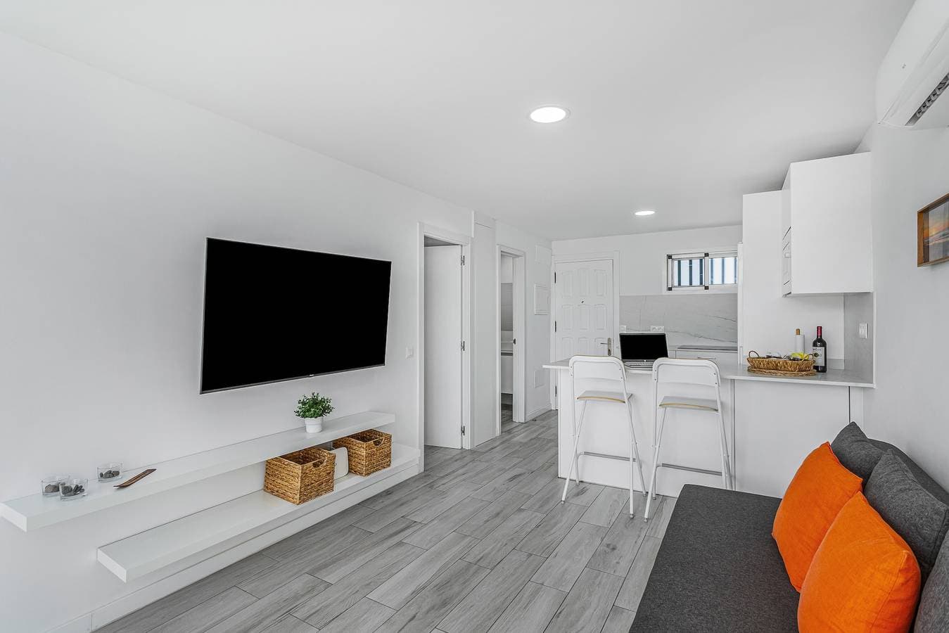 Foto 10 von 28: Neu renovierte Ferienwohnung direkt am Meer mit Meerblick und Klimaanlage