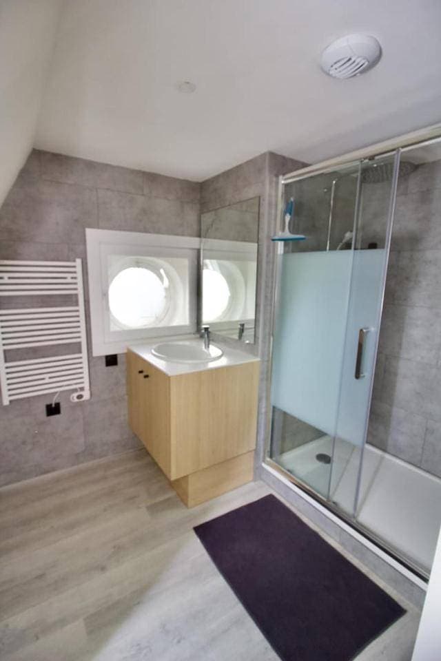 Foto 11 von 18: Three-Bedroom Apartment with Sea View