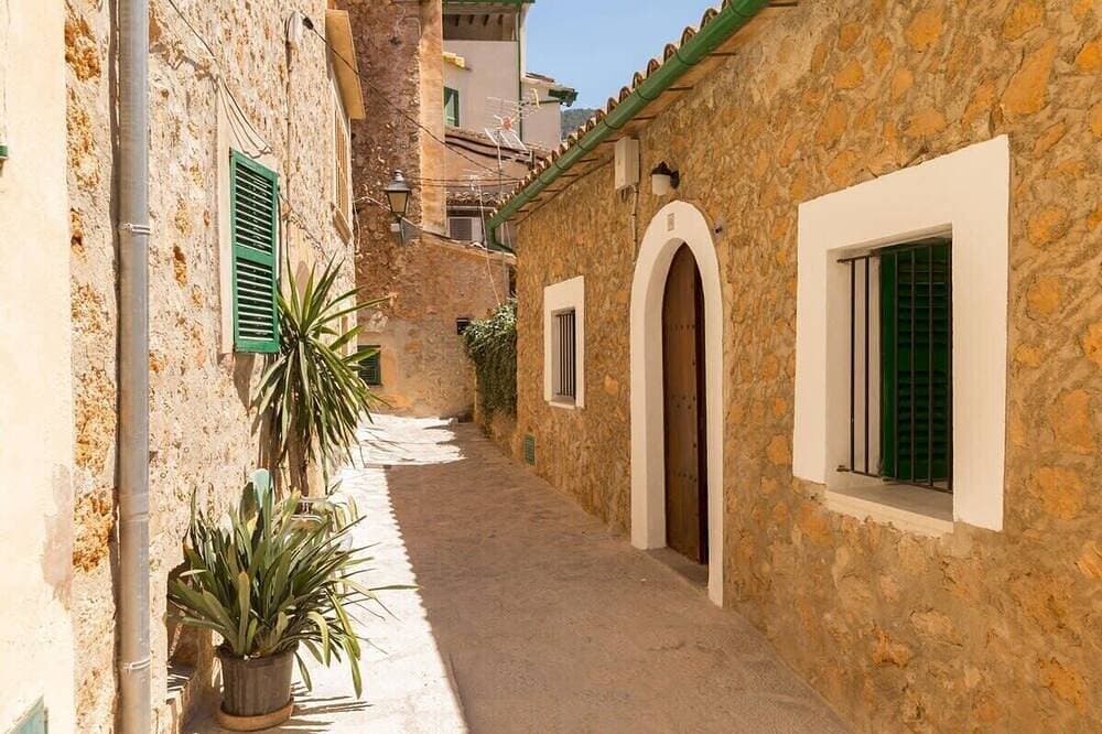 Foto 10 von 17: Town House Alba | Terrasse & Tramuntana-Blick