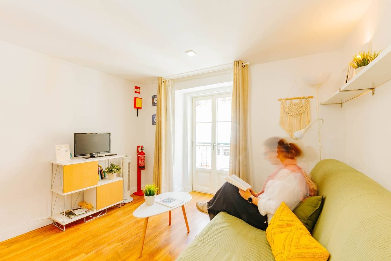 Foto 13 von 47: L4.2 - Bairro Alto Charming 1 Bedroom Apartment