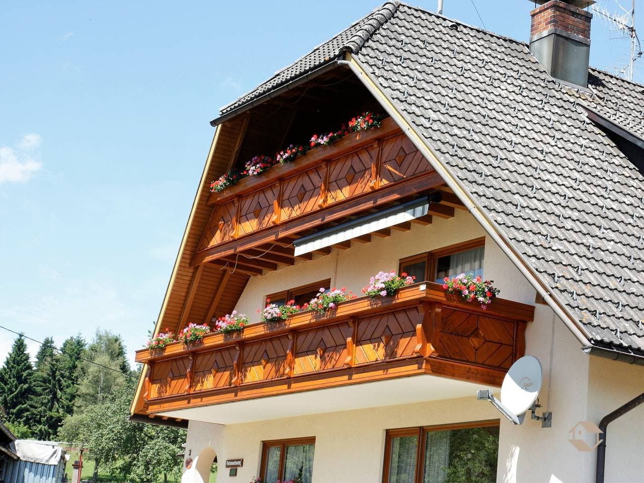 Foto 5 von 42: Ferienwohnung 'Mit Balkon, 60qm' mit Bergblick, Gemeinschaftsgarten und Wi-Fi