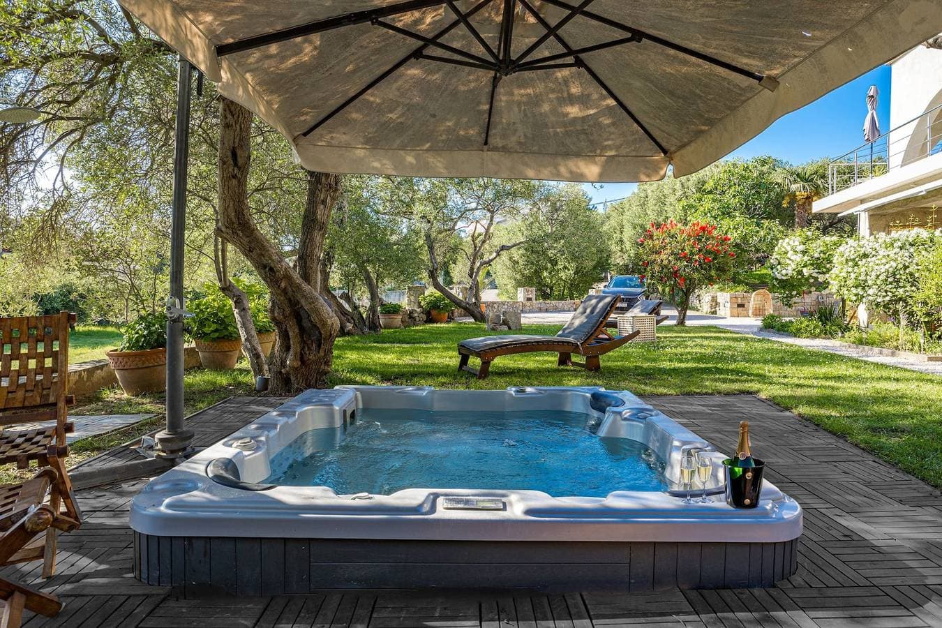 Foto 2 von 25: Blanka Studio - Shared Jacuzzi, Magical Garden