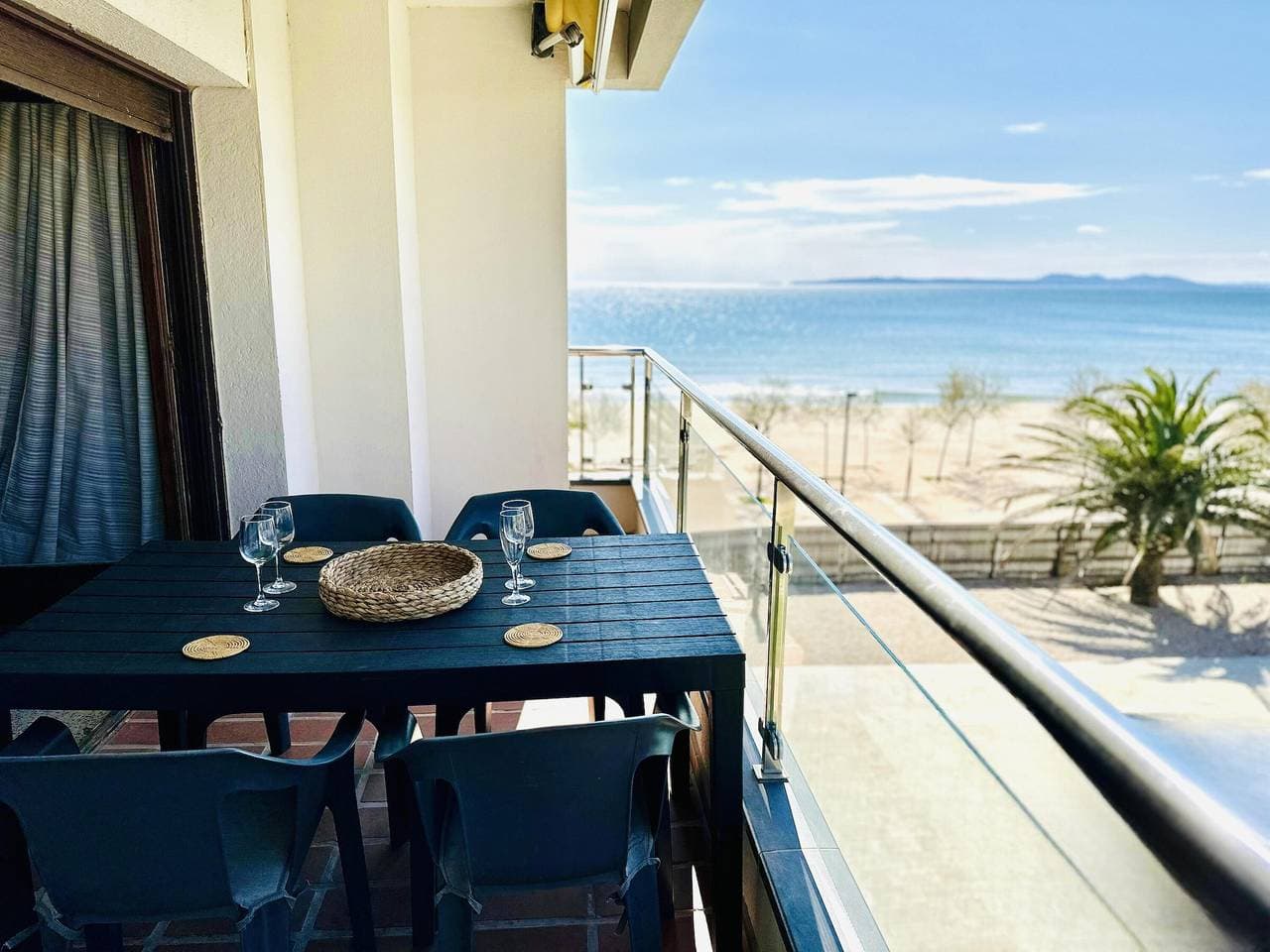 Meerblick-Apartment mit Terrasse und privatem Parkplatz in Roses 1