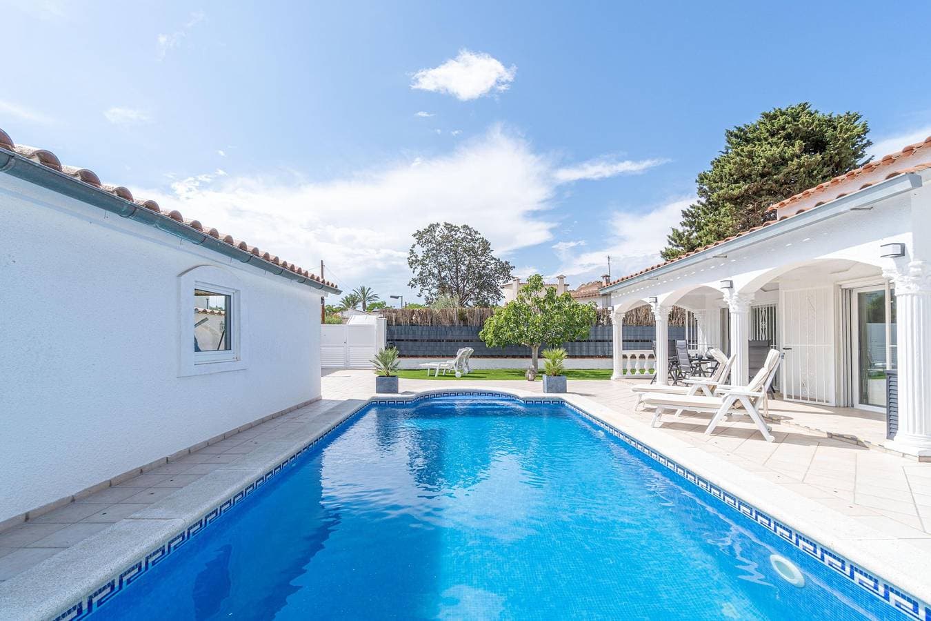 Foto 7 von 40: Erdgeschosshaus mit 3 Schlafzimmern und Pool