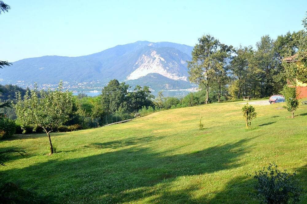 Foto 9 von 19: Haus mit großem Garten mit Blick auf den Lago Maggiore