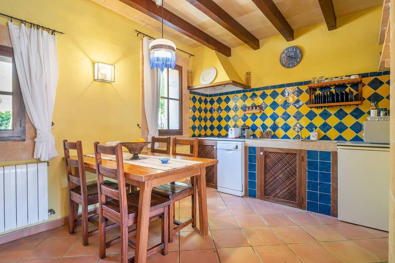 Foto 8 von 25: Ferienhaus Ses Tendes mit WLAN, Klimaanlage, Pool, Garten und Terrasse; Parkplatz vorhanden
