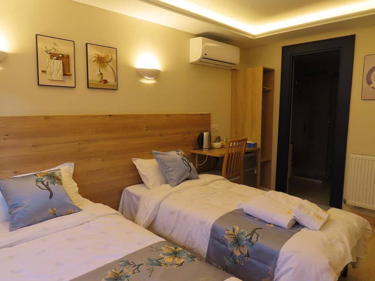 Foto 4 von 5: Twin Room with Private Bathroom
