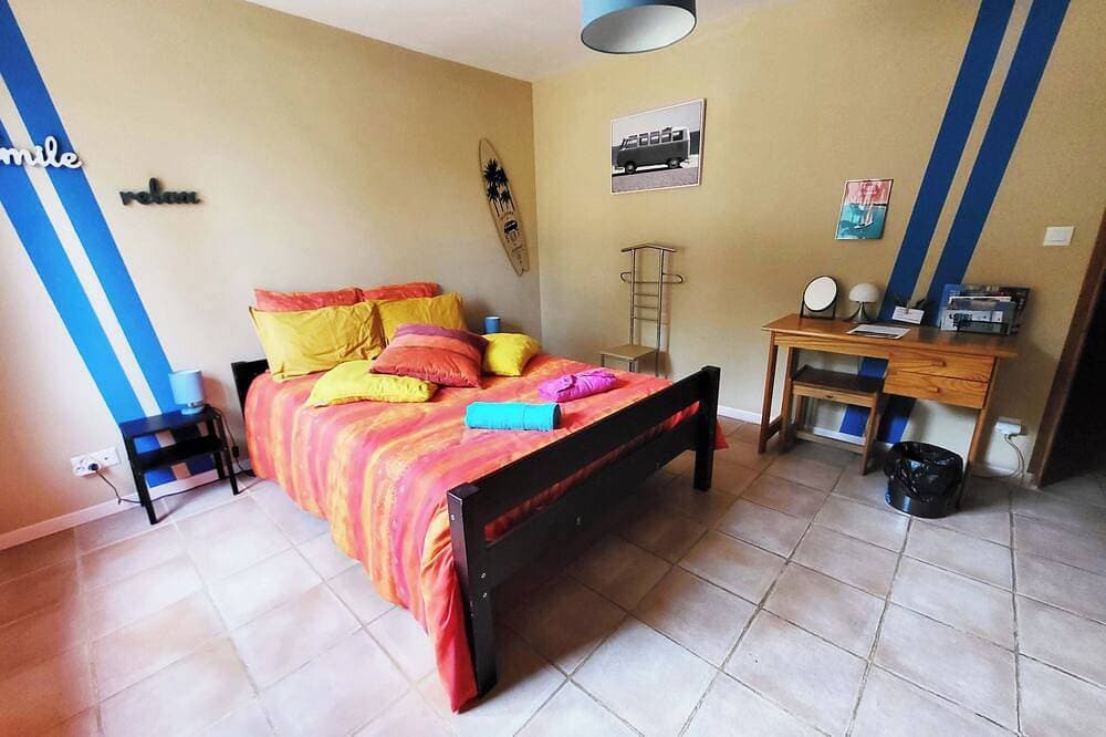 Foto 3 von 28: Privates Schlafzimmer, Schwimmbad, Poolhaus, Sommerküche auf schönem, ruhigem Grundstück