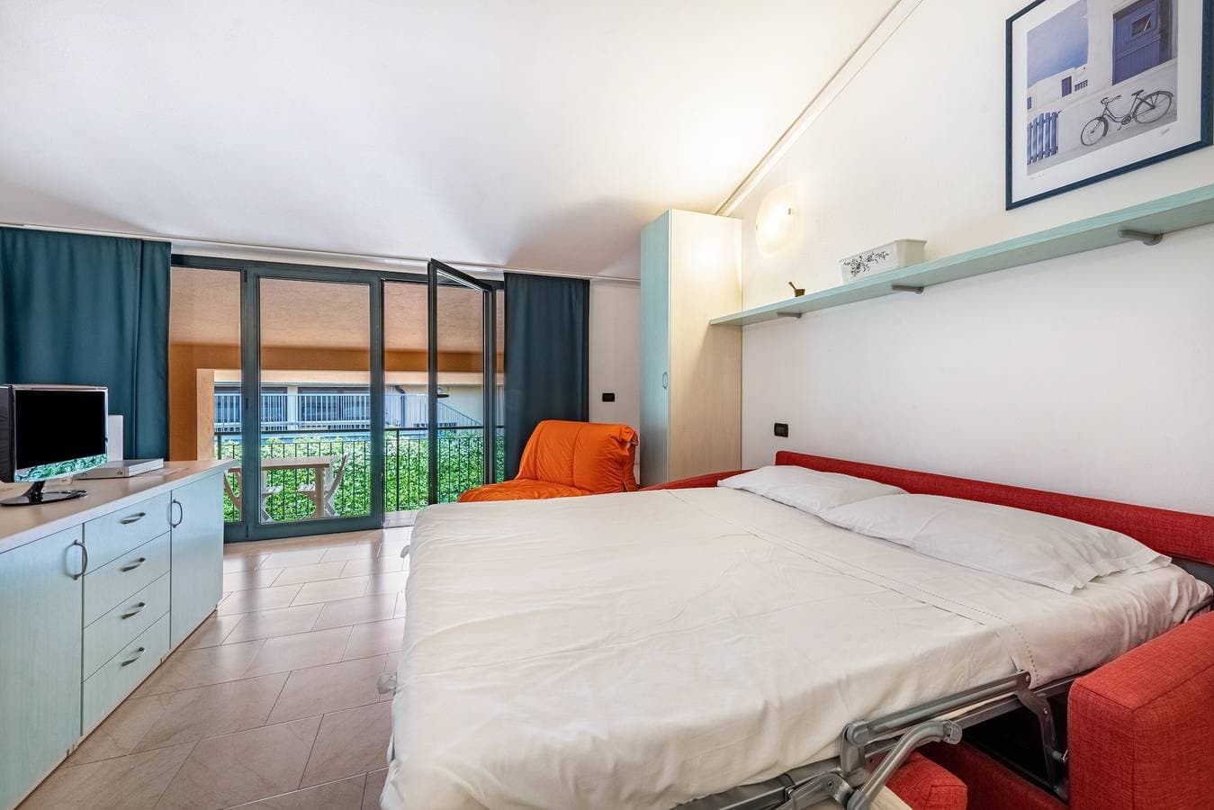 Foto 2 von 15: Studio-Apartment „Cozy Le Vele 7 Garda Lake“ mit Bergblick, WLAN und Klimaanlage