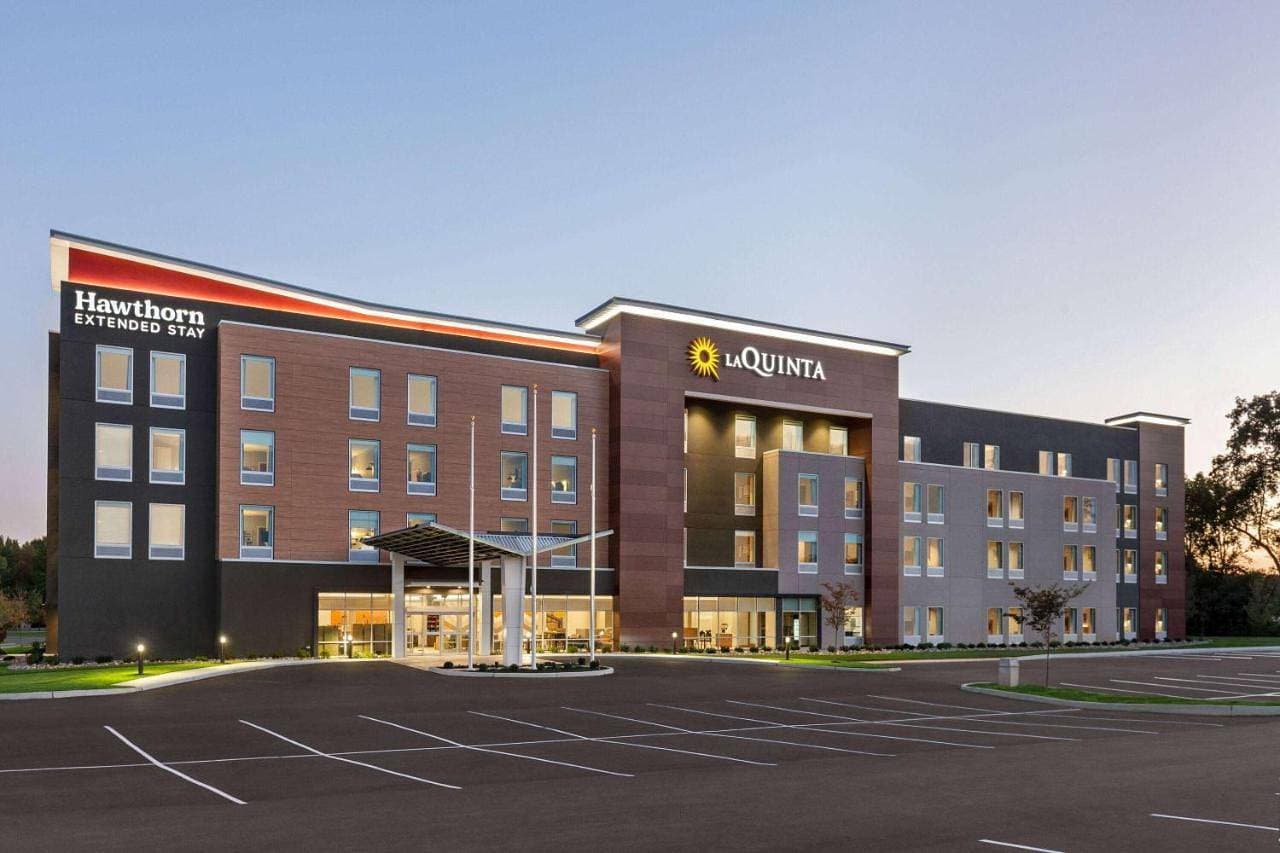 La Quinta Inn & Suites by Wyndham Mount Laurel Moorestown 1