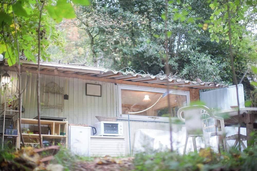 Foto 12 von 30: Terre libre 2, glamping. Hutt with garden and access to a river.