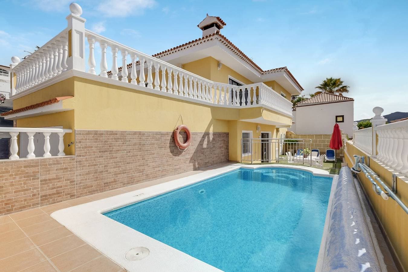Foto 3 von 22: Haustierfreundliche Wohnung Villasol mit Pool, WLAN, Terrasse, Berg- & Meerblick