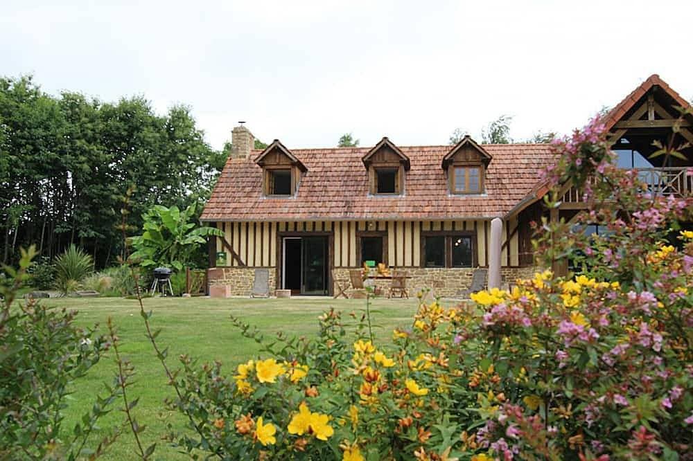 Charmantes Haus mit Garten und Parkplatz in Val-Saint-Père 1