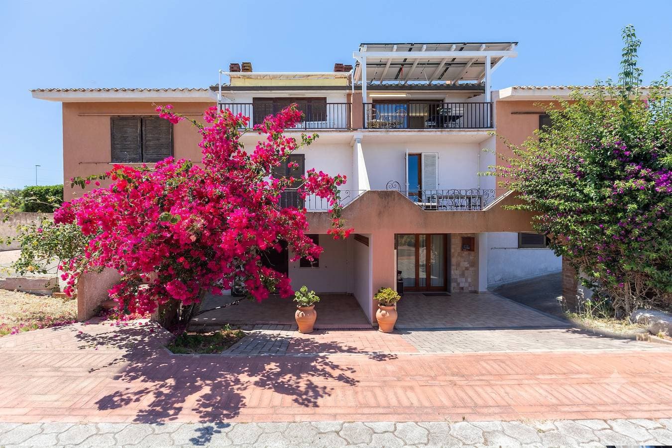 Foto 3 von 36: Ferienwohnung 'Attico Villa Stefania' mit Meerblick, Pool und privatem Garten