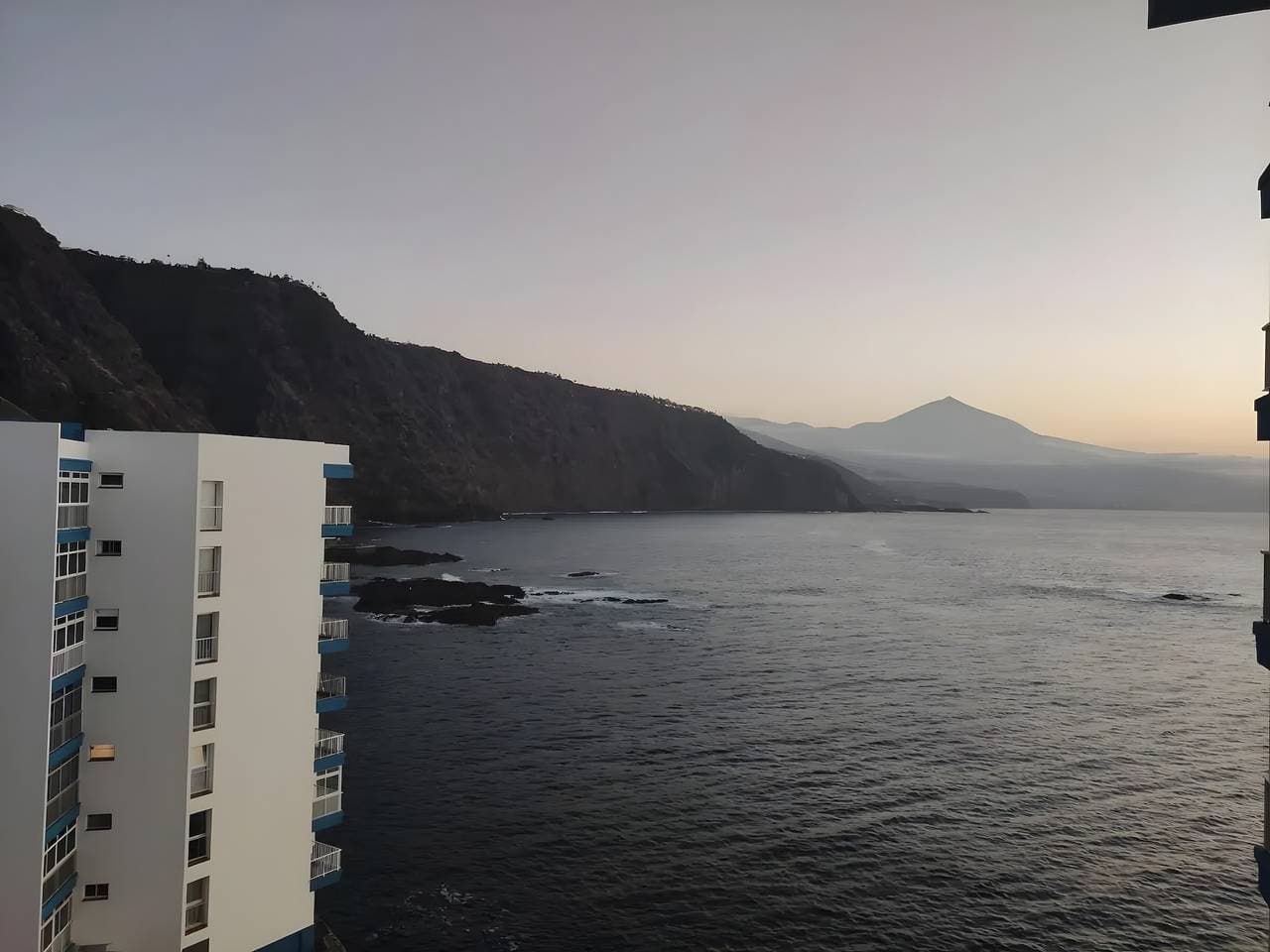 Foto 2 von 28: Willkommen in der Meeresfront-Wohnung auf Teneriffa mit Blick auf den Teide
