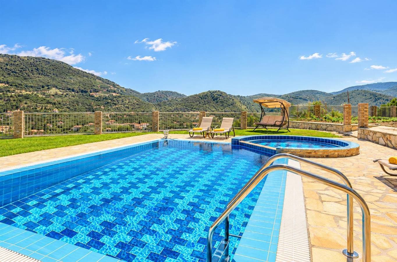 Foto 2 von 22: Villa Tireda Tria