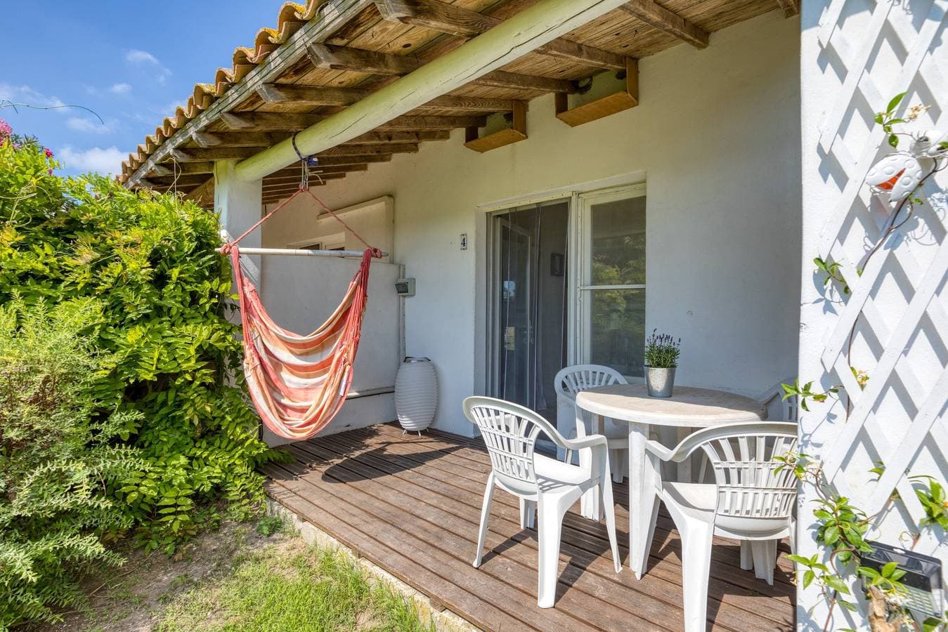 Foto 3 von 23: 'Mas Des Cypres - Mazet 4'  mit Privatterrasse, Gemeinschaftsgarten und WLAN