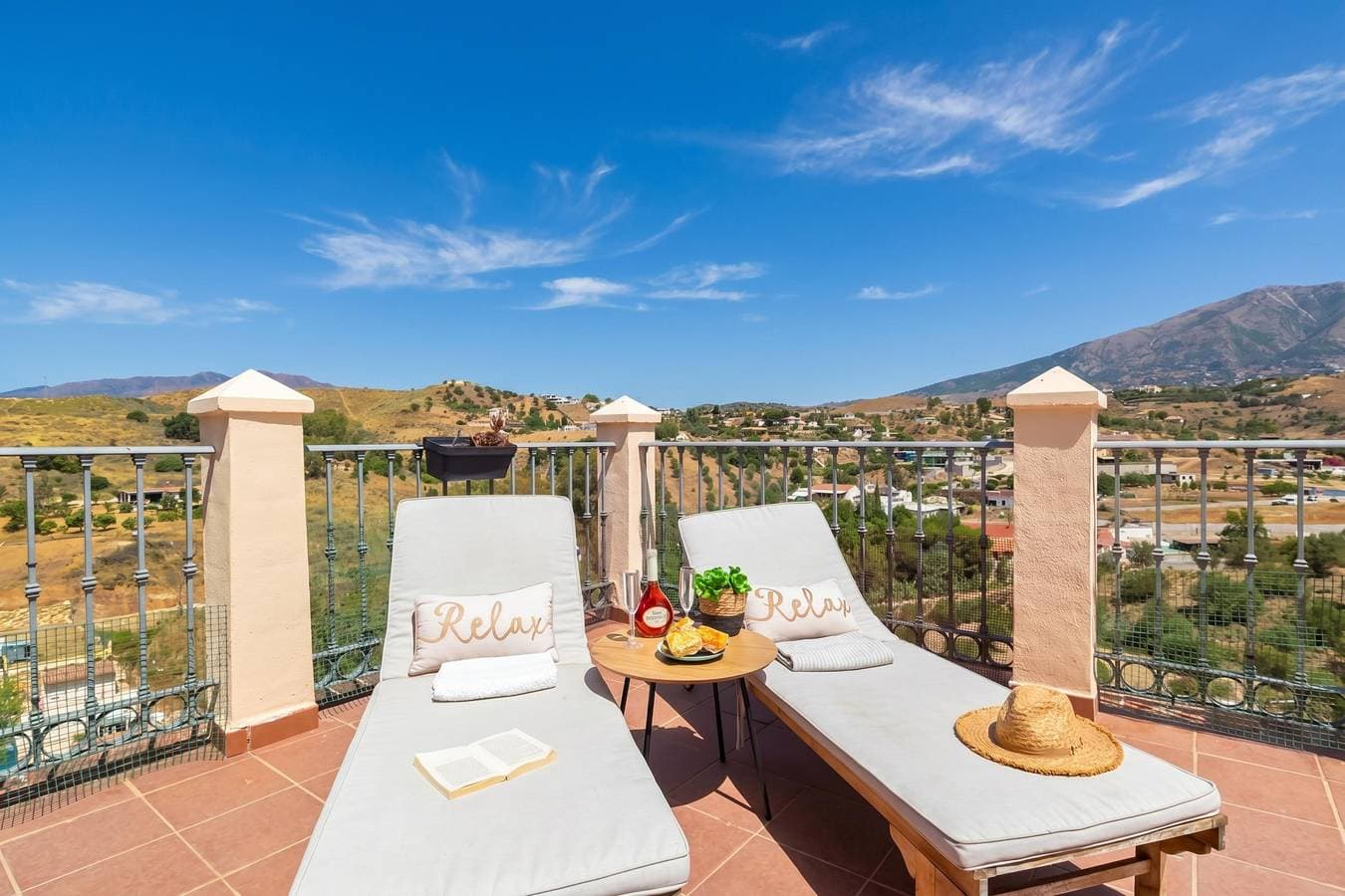 Foto 2 von 41: Luxury Mijas Golf, Pool Retreat