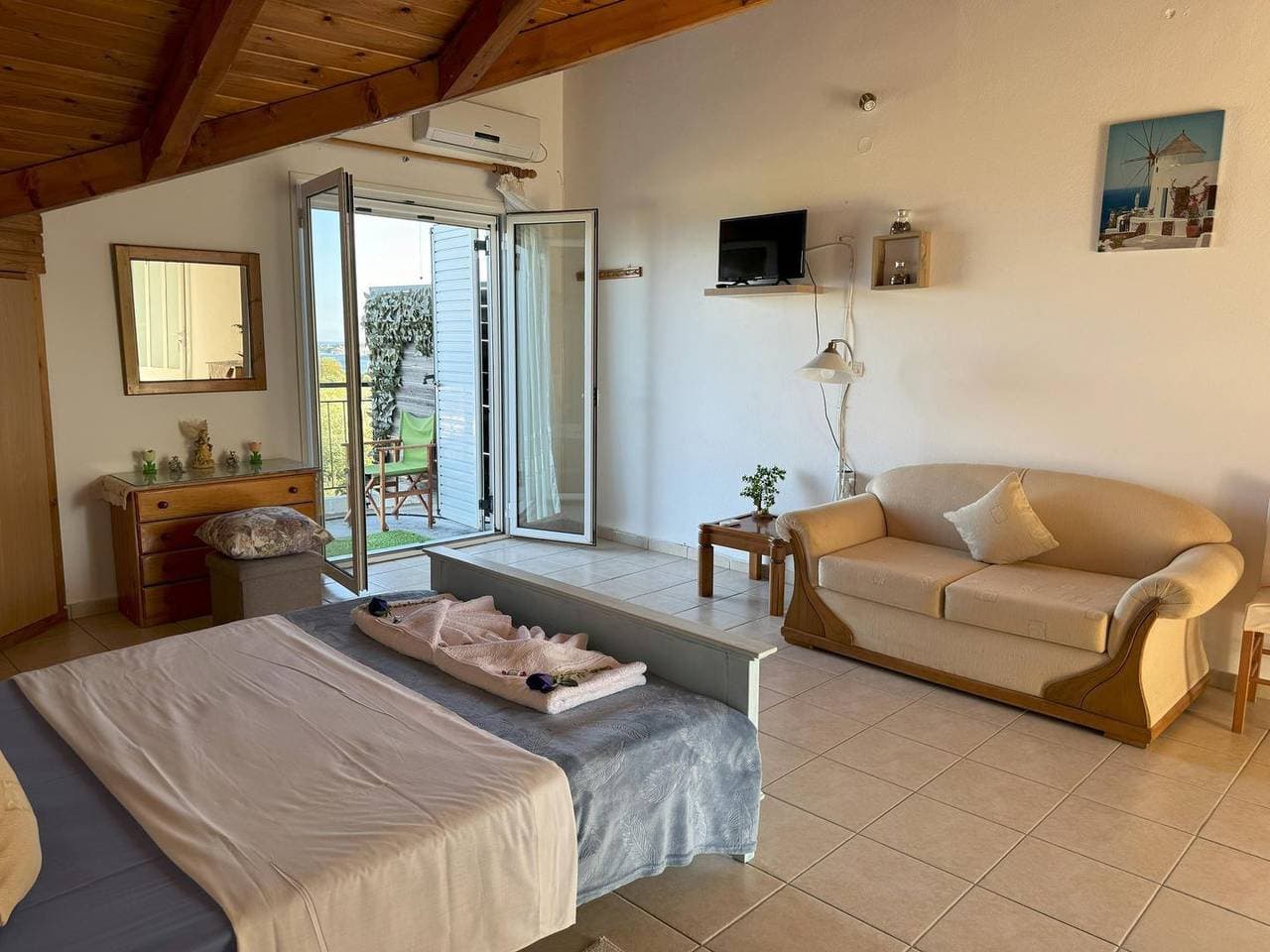 Foto 6 von 23: Ferienwohnung mit tollem Meerblick und Taverne vor der Haustür