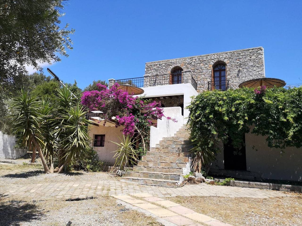 Komfortables Ferienhaus, großzügige Außenbereiche, Wifi | Triopetra, Kreta 1