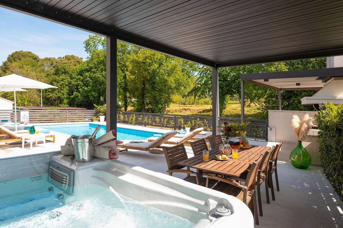 Foto 7 von 28: Extravagantes Apartment nur 100 Meter zum Strand mit Salzwasserpool und Jacuzzi
