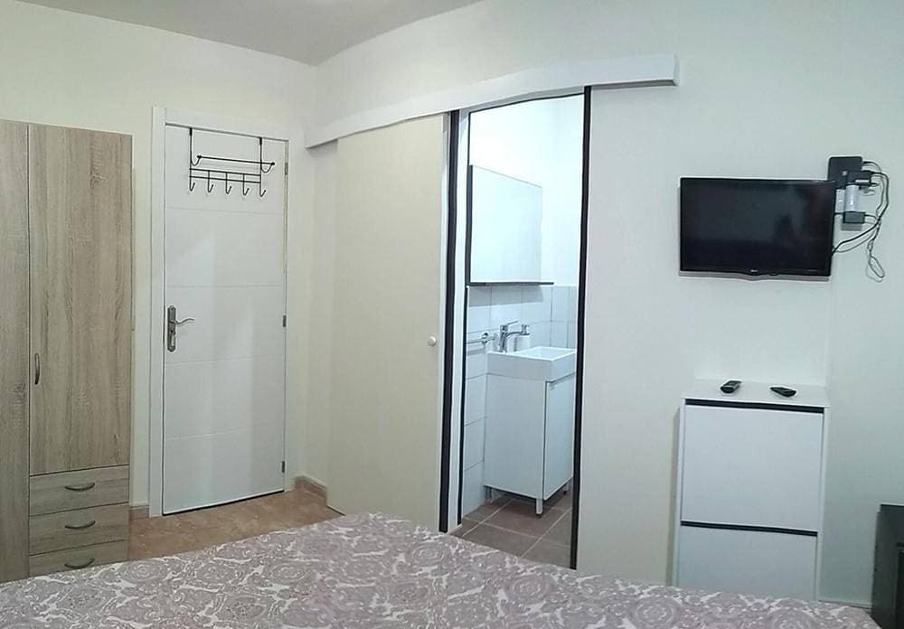 Foto 8 von 8: Double Room with Private Bathroom