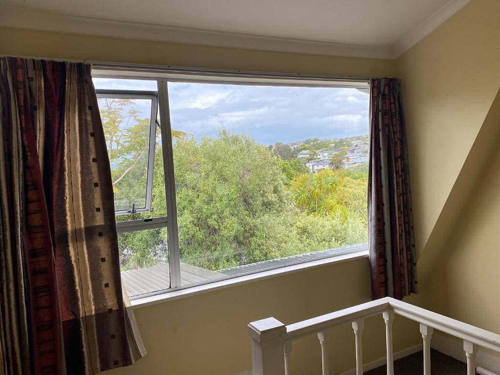Foto 6 von 22: Ruhige Gästezimmer in Browns Bay mit Blick auf den Garten