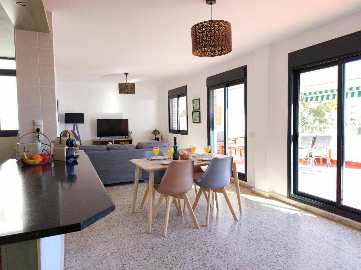 Foto 2 von 38: Three-Bedroom Apartment with Sea View