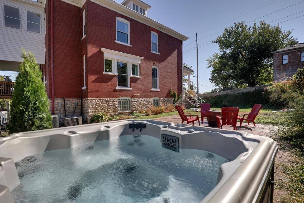 Charming Escape - Private Hot Tub! 1