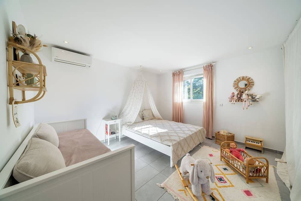 Foto 3 von 11: Villa 150m² with swimming pool, 100m² terrace and air conditioning - quiet location