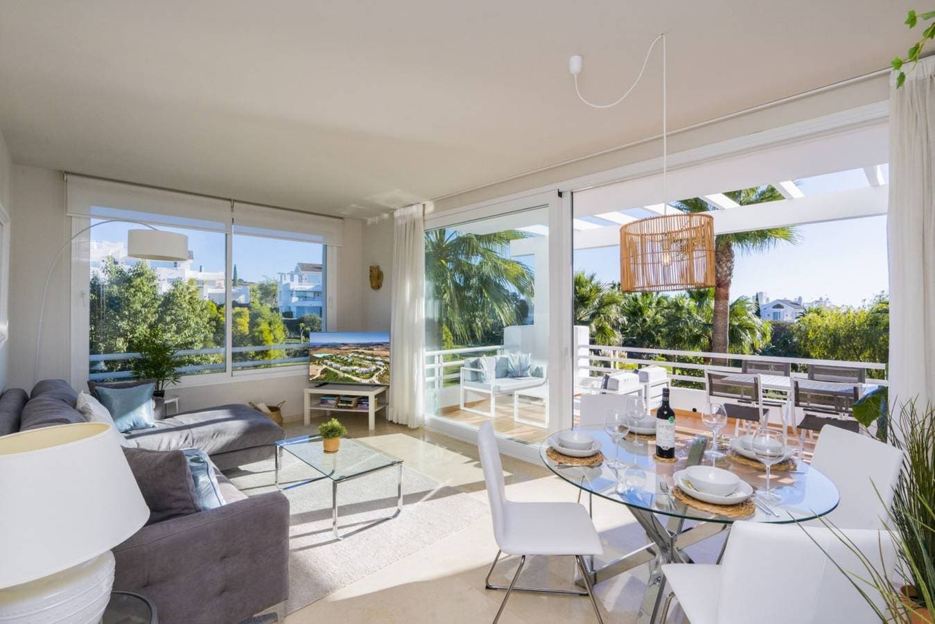 Modern 2-Bedroom Apartment - Alcazaba Lagoon 1