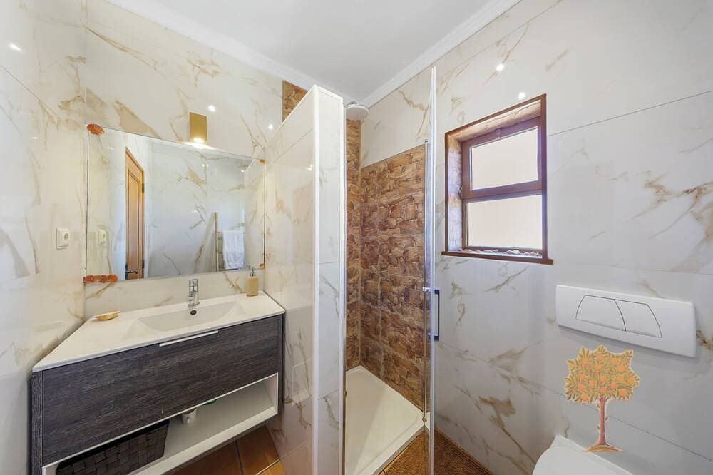 Foto 9 von 25: \"Orange Tree Villa Alvor - South - Facing Family Villa with Private Poll\"
