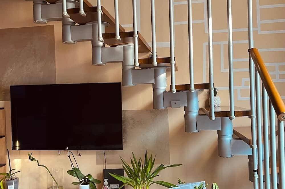 Wolves Loft 260m from the Dome/ Street Parking 1