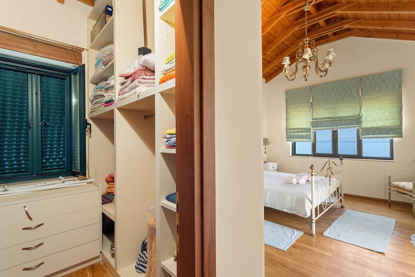 Foto 12 von 40: Ferienhaus „Villa Oneiro“ mit Meerblick, WLAN und Klimaanlage