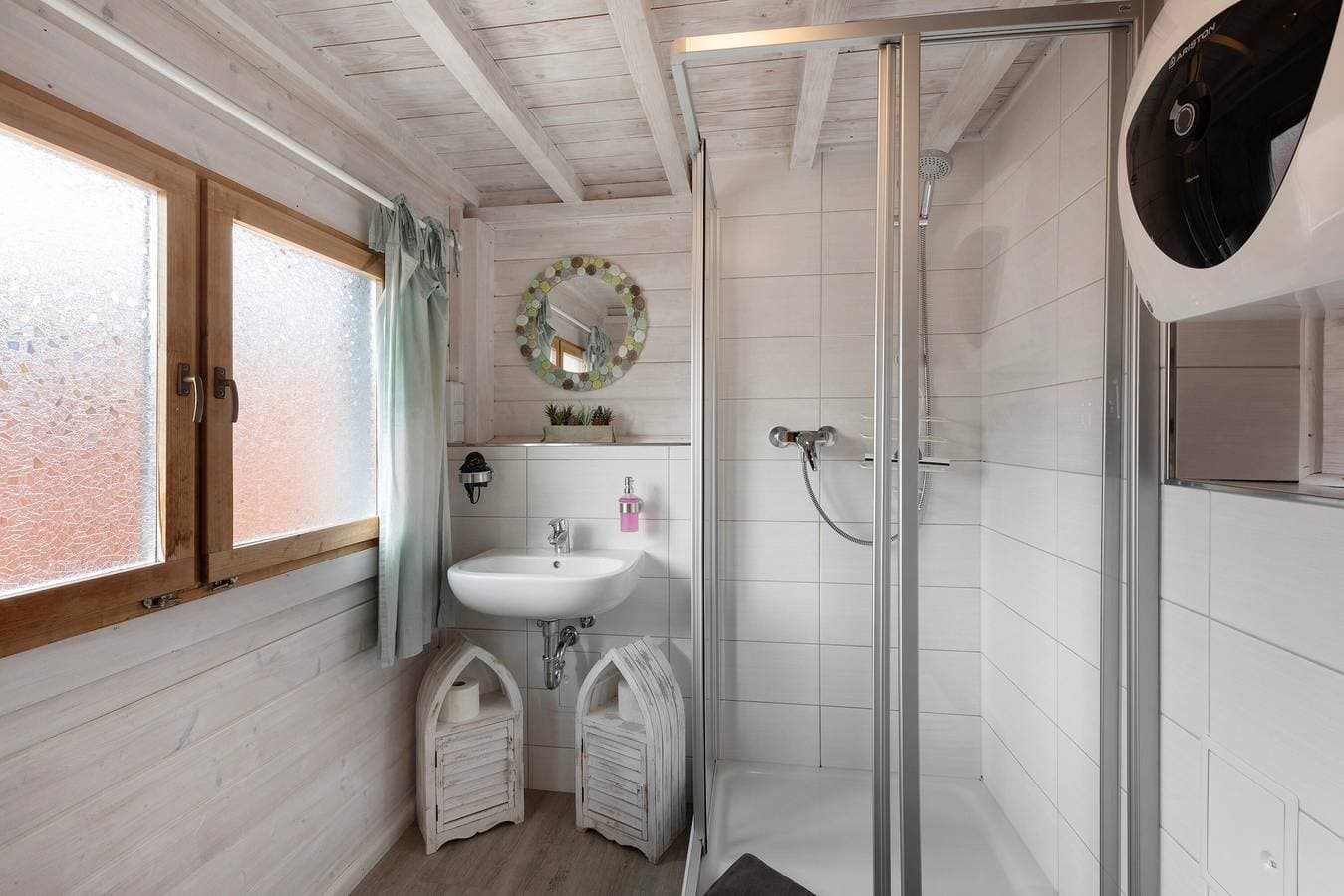 Foto 7 von 10: Ferienwohnung 'Ferienhaus Seebrise - Marina Mücheln' mit Seeblick, Wi-Fi und Klimaanlage
