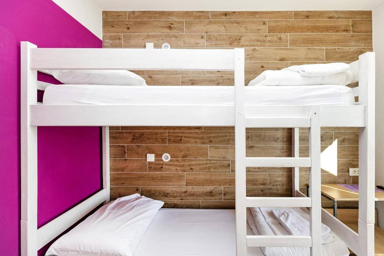 Foto 8 von 10: Twin Room with Bunk Beds and Garden View