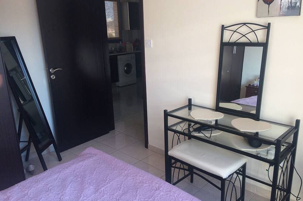Foto 3 von 30: Moderne 2-Bett-Wohnung mit WiFi in der Universal Area von Paphos entfernt