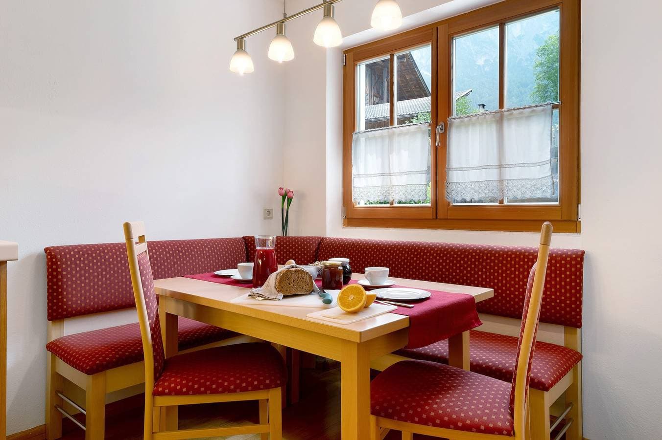 Foto 13 von 39: Ferienwohnung 'Santners Holiday' mit Bergblick, privater Terrasse und eigenem Garten