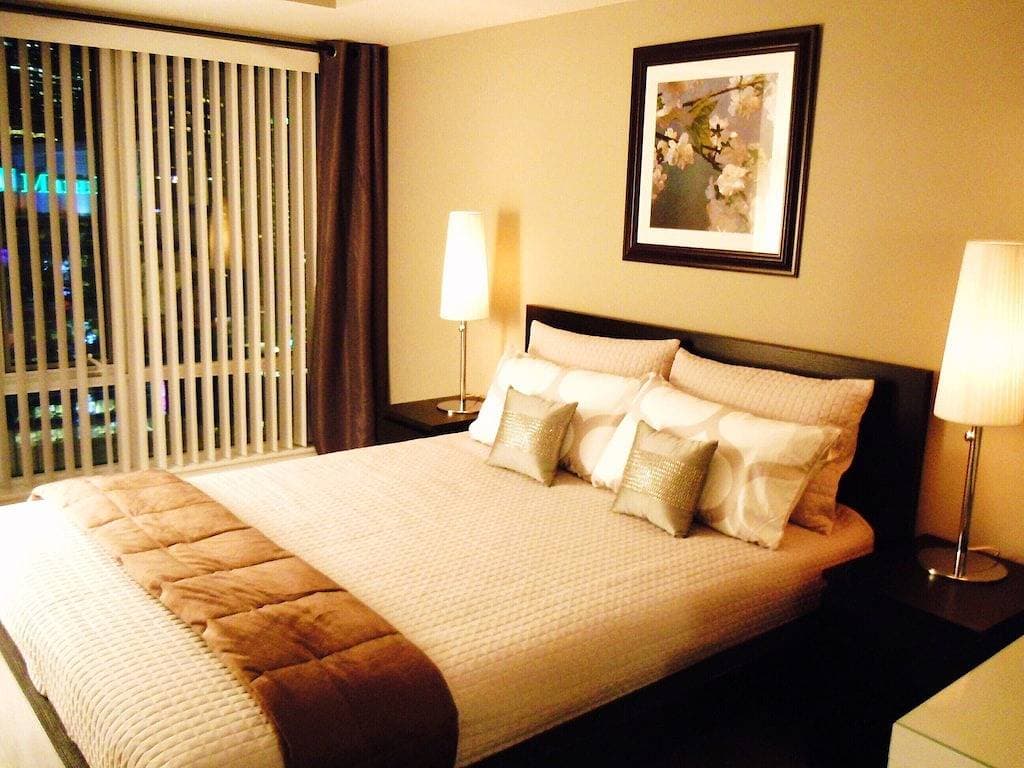 Foto 3 von 28: Luxury 1 Bedroom Condo im Herzen von Downtown Toronto