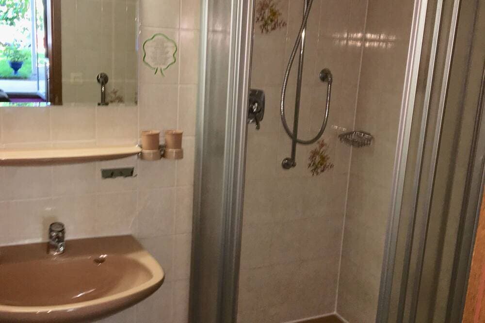 Foto 4 von 12: Doppelzimmer 8, mit Balkon - Gästehaus am Lindenweg