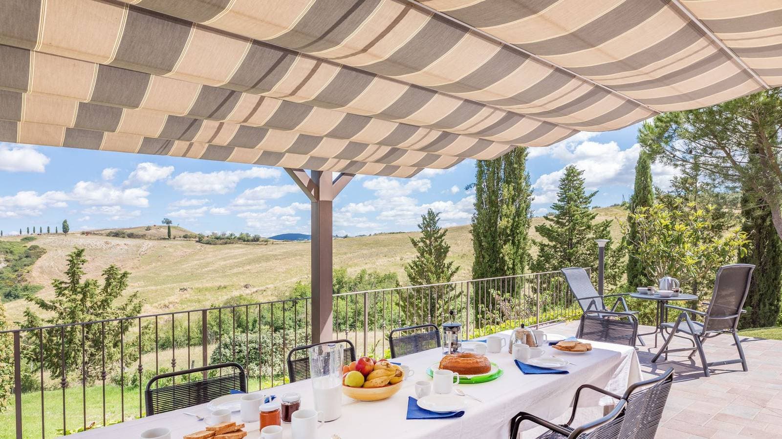 Foto 2 von 39: Villa für 8 Personen mit Garten