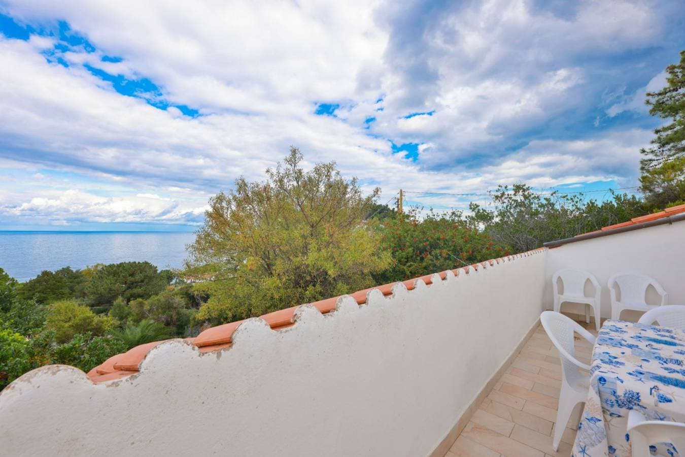 Foto 4 von 21: Ferienwohnung für 6 Personen mit Terrasse