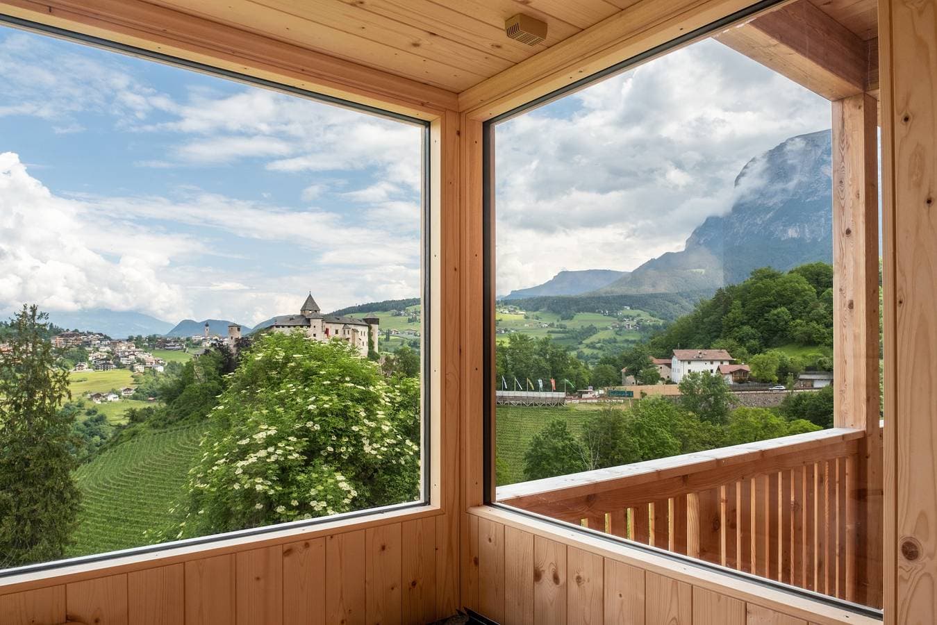 Foto 9 von 39: Ferienwohnung "Schlosshof Hoamat" mit Bergblick, Terrassen und WLAN