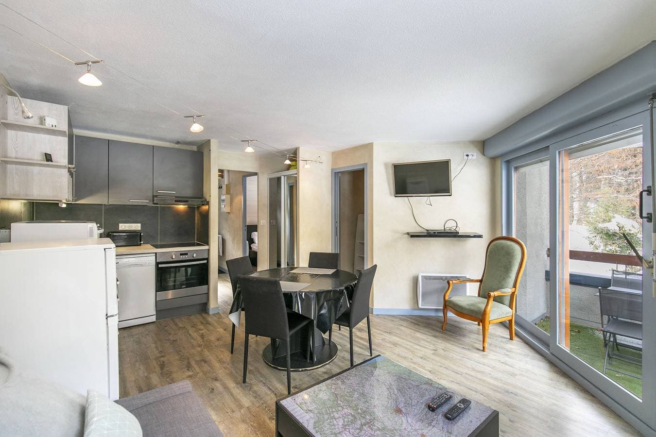 Foto 2 von 11: Ferienwohnung für 4 Personen mit Terrasse