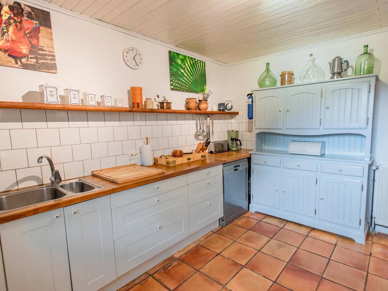 Foto 4 von 50: Großes super attraktives Haus mit privatem Pool