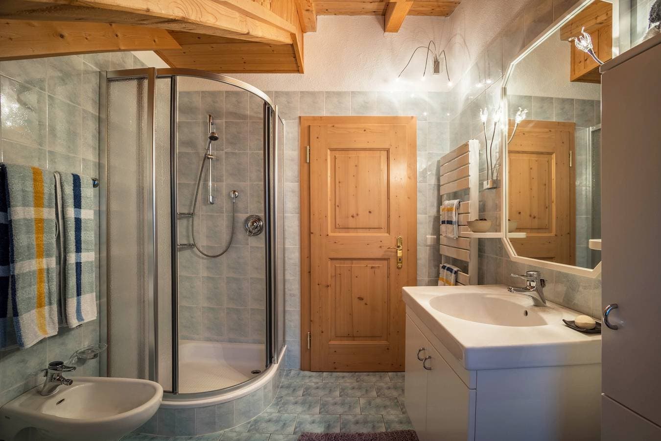 Foto 12 von 17: Ferienwohnung "Adult Only Wasserfall Tschorn" mit Bergblick, Balkon und WLAN