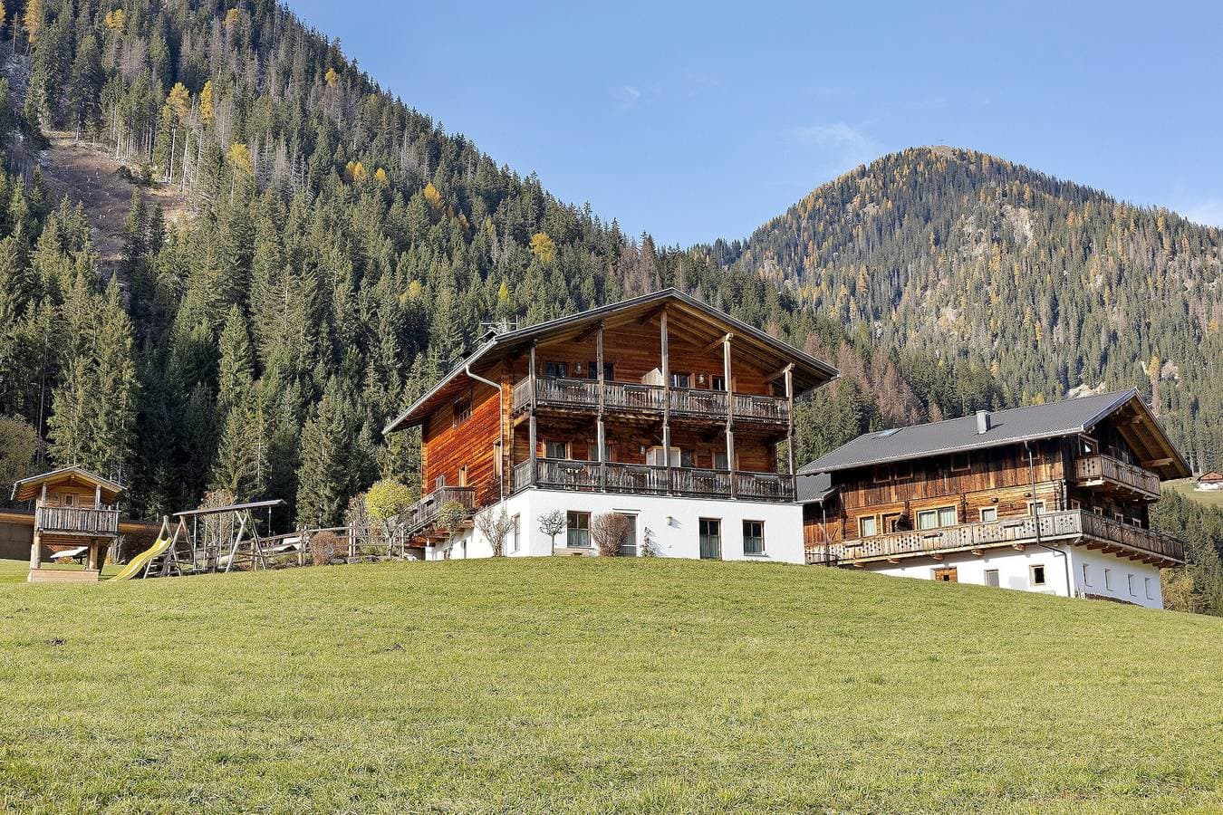 Foto 2 von 28: Ferienwohnung 'Lärche' mit Bergblick, Gemeinschaftsterrasse und Wi-Fi
