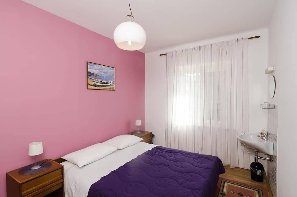 Foto 10 von 17: Guesthouse Moretic - Suite mit 2 Schlafzimmern, Balkon und Meerblick