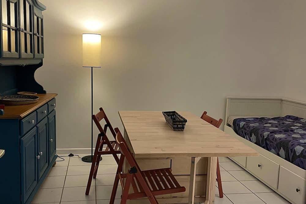 Foto 6 von 12: Apartment-Eigenes Badezimmer-Apartment-Blick auf den Hof